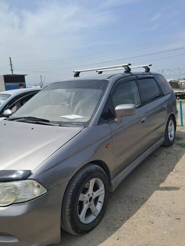 срочно продать машину: Продается минивэн Honda Odyssey серого цвета. Оборудован багажником на