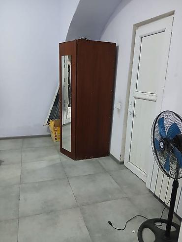 забрат: Kirayə mənzil – 3 otaqlı Ünvan təsviri: Şəkillərdə göstərilən mənzil — 3