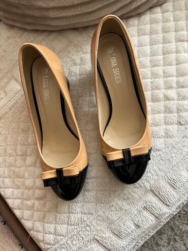 crvene cipele: Pumps, 39