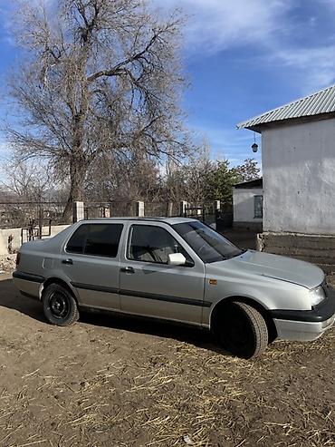 салон машины: Volkswagen Vento: 1993 г., 1.8 л, Механика, Бензин, Седан — 6