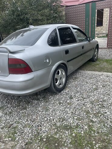 Opel: Opel Vectra: 1.8 l | 1997 il 342000 km Sedan — 8