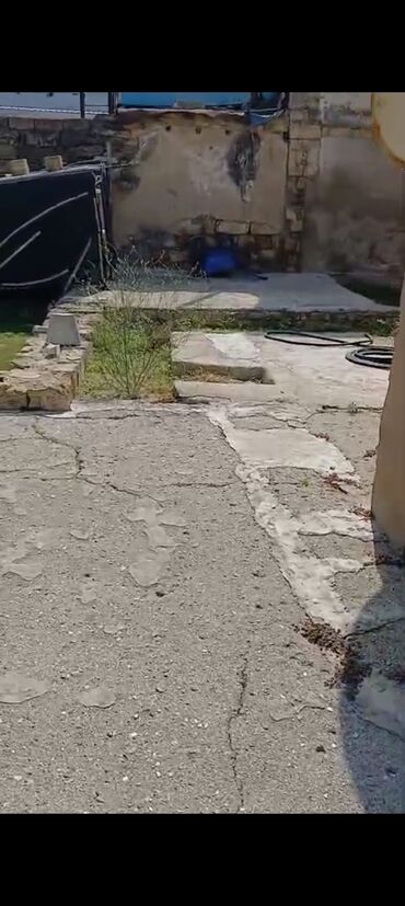 Həyət evləri və villaların satışı: Yeni suraxani Araz market 101 nomreli mektebin yaxinligi. 4 sot — 6