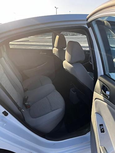 Hyundai: Hyundai Accent: 1.6 l | 2017 il Sedan — 11