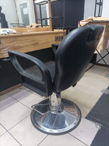 оборудование для парикмахер: Кресло для парикмахеров
