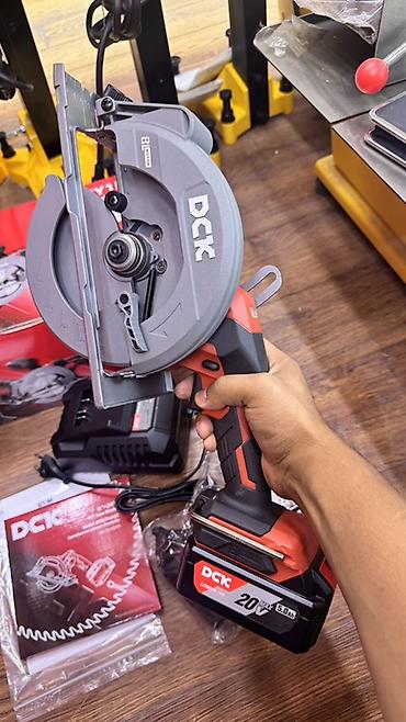 black decker: Циркулярные электропилы Новый, Аккумуляторные, Диаметр диска: 155 мм — 1