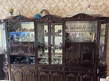 köhnə mebel satışı: Klassik üslubda böyük qonaq otağı “stinka” vitrin dəsti - Material — 5