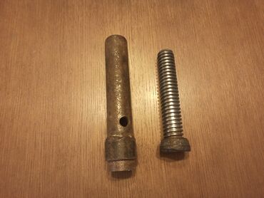 Ostalo: Dve špingle - navojna vretena. Detaljnije u pojedinačnim oglasima — 7