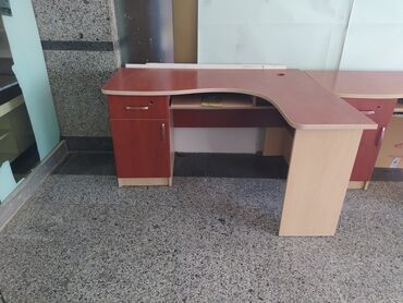 Ofis masaları: İşlənmiş, Müdir üçün, Künc masa