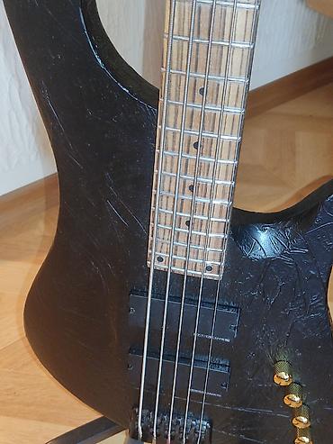 Gitare: R Custom Le Fay 5-žična bas gitara – kopija - Konstrukcija: ručni — 1