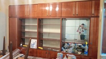 мебель деревянная: Продаю стенку .
в отличном состоянии 
цена 15000т.
телефон 
Анатолий