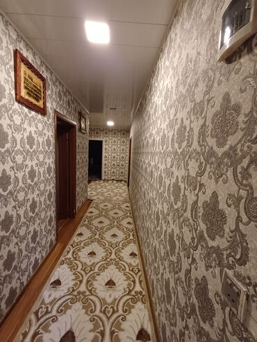 Həyət evləri və villaların satışı: Satılır: həyət evi - 2 mərtəbəli, bütöv hasarlı həyət evi - Küçə — 14