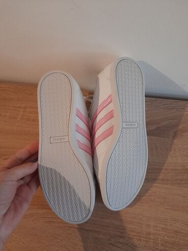 Women's Sneakers and athletic shoes: Adidas ženske patike – bele sa roze prugama - Model niskog profila sa — 7