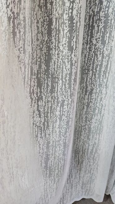 Pərdə və tüllər: Zərif, şəffaf tül pərdə, üzərində incə çiçək naxışları var. Otağınıza — 3