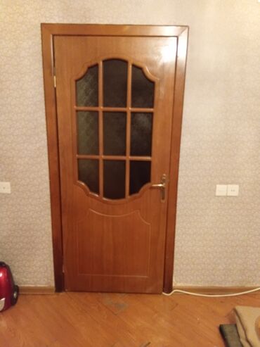 qapi qulplari: Ağac interyer qapısı – şüşəli model - Material: təbii ağac üzlü