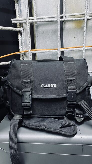 фотоаппарат полупрофессиональный: Canon 550d в отличном состоянии, полный комплект, с фирменной сумкой