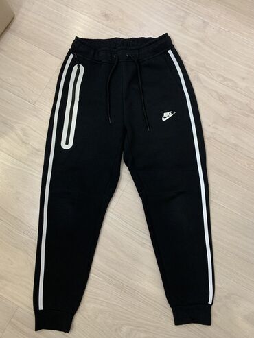 найк спортивный костюм: Мужской спортивный костюм, M (EU 38), Nike, Б/у, цвет - Черный, Самовывоз, Бесплатная доставка, Платная доставка