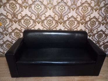 çarpayıya bitişik stol: Künc divan, İşlənmiş, Açılmayan, Bazasız, Dəri