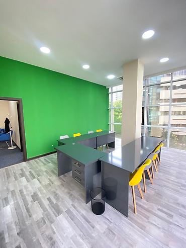 ecemide satilan evler: Nəsimi rayonunda Xarici Dillər Universitetinin yanında 28 May — 6