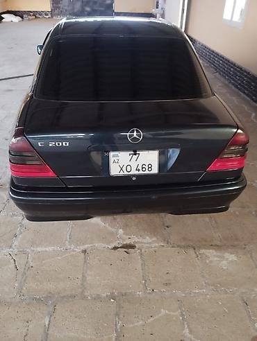 disk 14: Mercedes-Benz C 200: 2 l | 1999 il Sedan — 4