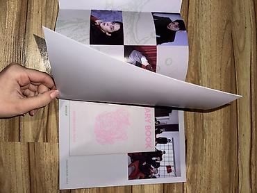 Kasete, CD i DVD: K‑pop set: magazini, albumi, stikeri i sitni merch Prodajem svoje — 18