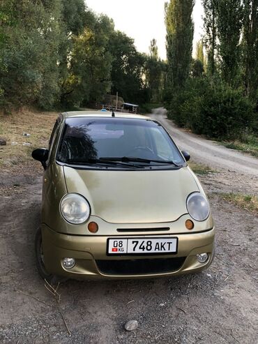 купить автомобили: Автомобиль Daewoo Matiz золотистого цвета, компактный хэтчбек с пятью