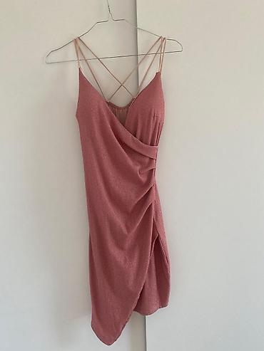 Haljine: Ženska mini haljina sa tankim bretelama, dostupna u više boja: - crna — 14