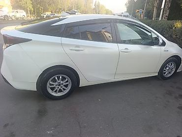 тает: Toyota Prius: 2018 г., 1.8 л, Автомат, Гибрид, Хэтчбэк — 2