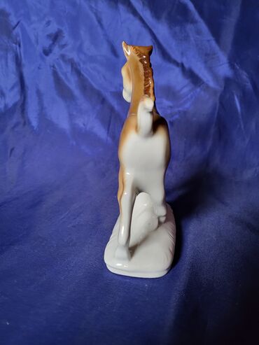 Ostali kućni dekor: Figura konja nova nemacka Foreign 70te. Porcelanska figura. mereni — 5