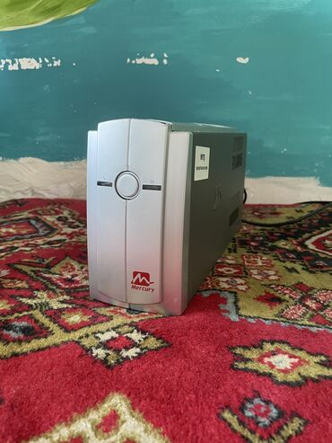 Fasiləsiz enerji təchizatı (UPS): İşlənmiş UPS, 501 - 1000 Vt, Rozetkaların sayı - 3