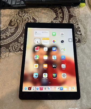 Apple iPad: Ipad 9 (2021) Salam Ipad 9 (2021) Satilir Məhsul problemsizdi Təzə — 2