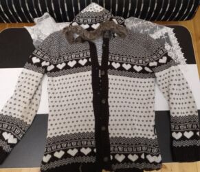 toxunma jaketler: Qadın üçün düyməli qış sviteri/kardiqan - Rəng: ağ-qara - Naxış