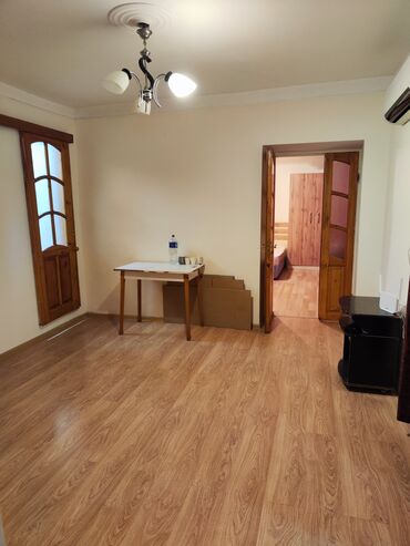 Uzunmüddətli kirayə mənzillər: Popov-A.məmmədov küç,2 otaq + 1 kiçik otaq,3/1-i,h/t, ayrı girişi olan — 9