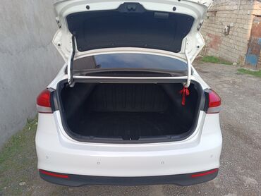 Kia: Kia K3: 1.6 l | 2017 il Sedan — 11