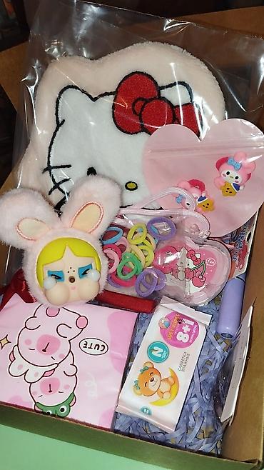 hello kitty: Hədiyyə qutusu – şirin temalı aksesuar və xırdavat seti Tərkib: - — 1