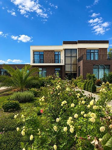дом с бассейном: Müasir memarlıqda, geniş həyətə sahib iki mərtəbəli villa. - Hovuz — 7