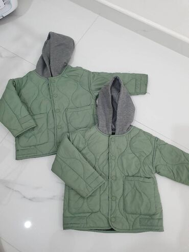 zara zimska jakna: Zara decija jakna 12-18
Jedna 1000din