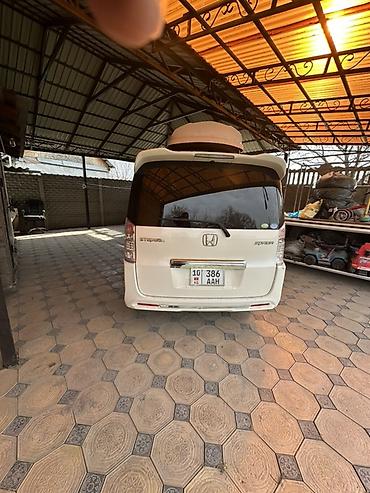 Honda: Honda Stepwgn: 2011 г., 2 л, Вариатор, Бензин, Минивэн — 4