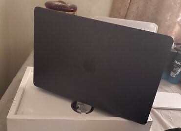 Apple MacBook: Apple MacBook, 17.3 ", 256 GB