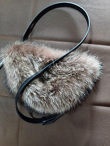 Modni rančevi: Plišana torbica sa krznom – polumesec/banana model - Materijal — 1