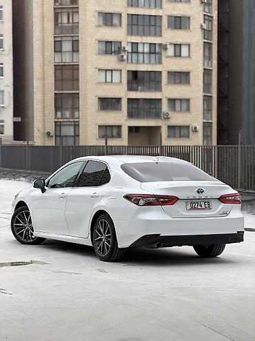 Toyota: Toyota Camry: 2022 г., 2.5 л, Автомат, Гибрид, Седан — 2