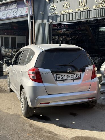 Honda: Honda Fit: 2010 г., 1.3 л, Автомат, Бензин, Седан