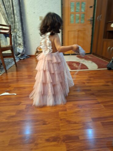 Toy paltarları: Don yenidir 1defe geynilib. 2-3 yawinda 4yawinda uwagada geder — 7