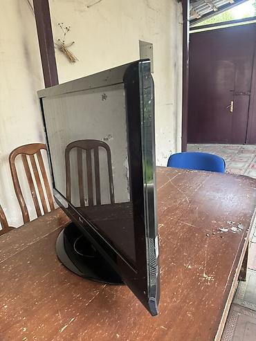 masaustu gaming pc: LG LCD televizor - Ekran diaqonalı: təxminən 32" - Model seriyası: LG — 2