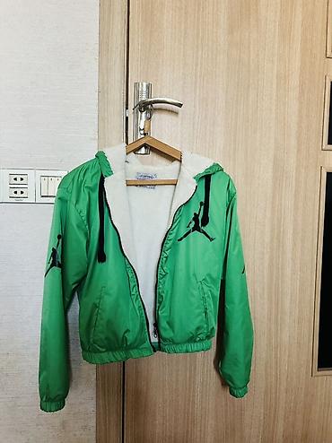 polis idman geyimi: Yüngül qışlıq/keçid fəsli kapüşonlu jaket - Rəng: Yaşıl - Ön hissə — 2