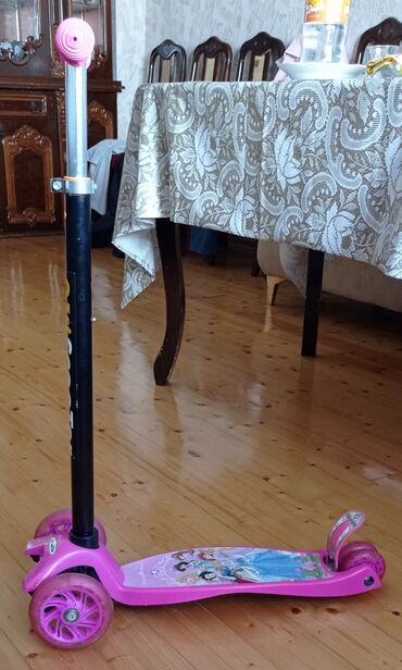 Samokatlar: Sukuter satılır Qiymäti 20 manata rängi çährayı qiz uşaĝi üçün -da lalafo.az — 4 Samokatlar: Sukuter satılır Qiymäti 20 manata rängi çährayı qiz uşaĝi üçün — 4