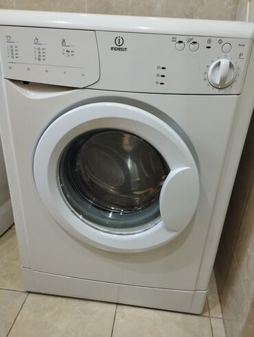 срочно срочно продаю машину: Кир жуучу машина Indesit, Колдонулган, Автомат, 6 кг чейин, Компакттуу