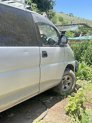 слив патеры: Mitsubishi Space Gear: 1996 г., 2.4 л, Автомат, Бензин, Внедорожник — 5
