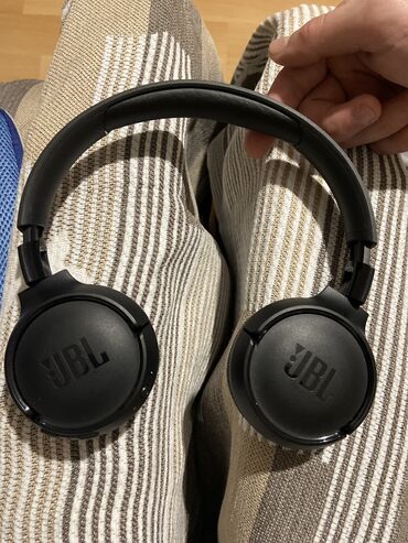 Qulaqlıqlar: Jbl Tune 520bt avropadan 60 evroya aldim, giymet 60 man original. 1 ay