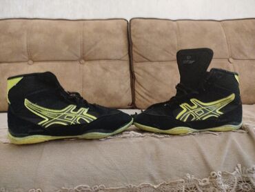 asics: ASICS güləş ayaqqabıları - Brend: ASICS - Model: yüksək boğazlı