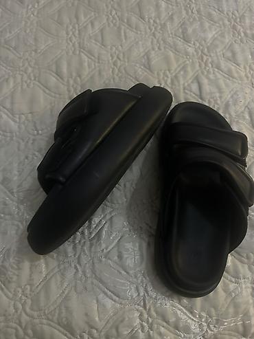 Basanoşka və səndəllər: H&M qadın/slayd tipli sandal - Rəng: qara - Ölçü: 38 (altlıqda — 3